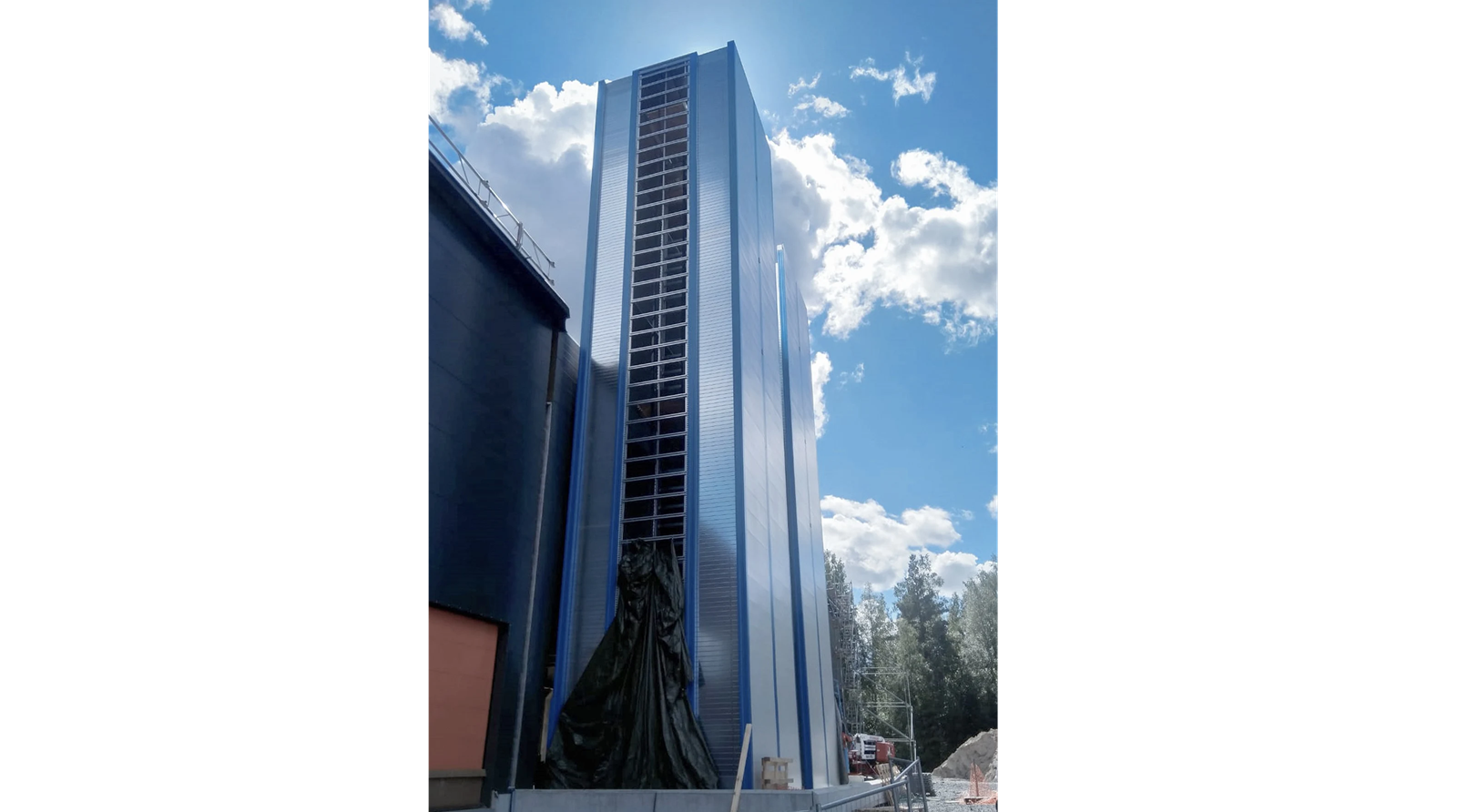 Giải pháp lưu trữ thông minh ngoài trời với hệ thống Vertical Lift Module (VLM)