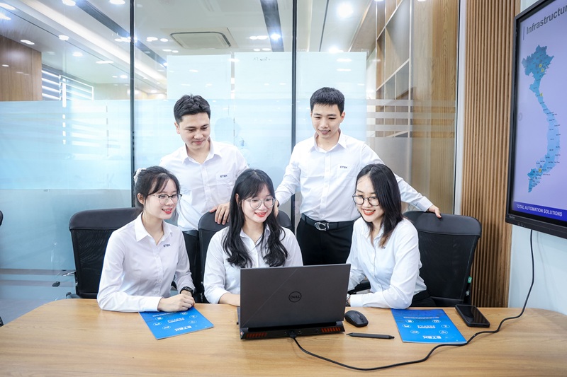Làm việc tại văn phòng ETEK