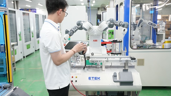 Robot chuyên ngành đào tạo