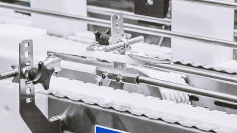 Băng tải xích nhựa khung thép không gỉ